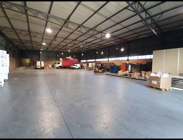1,929M² WAREHOUSE TO LET IN CROWN